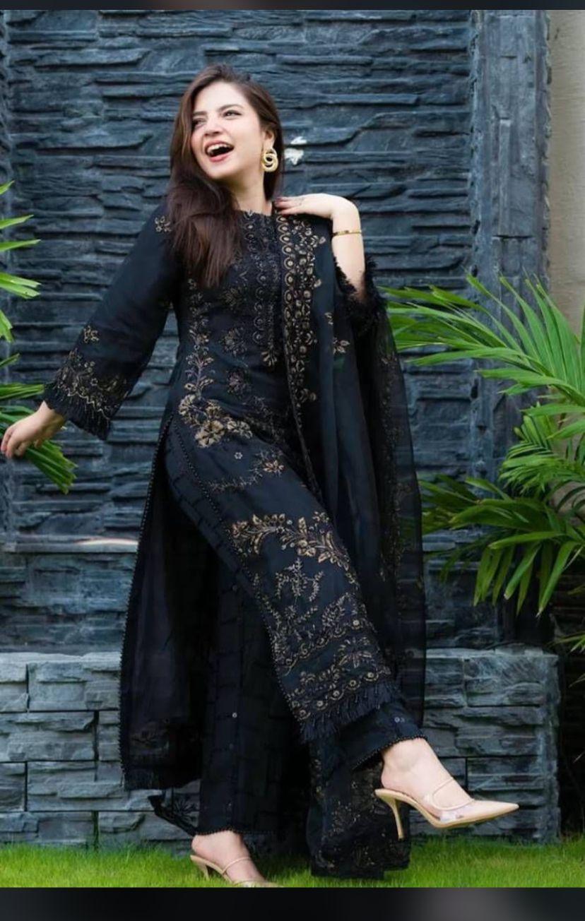 3pec woman's unstitched Embroiderered suit