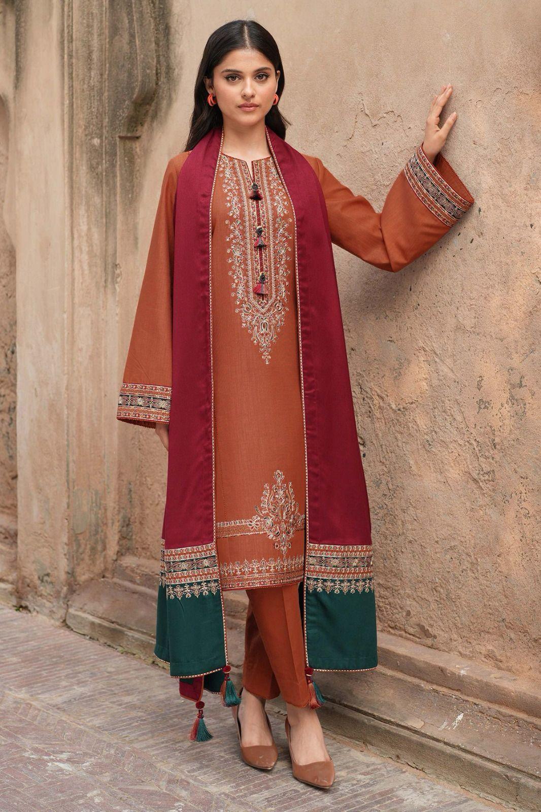 3pec woman's unstitched Embroiderered suit