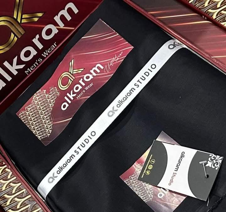 Man's unstitched cotton plan suit